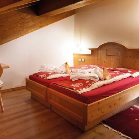 RIFUGIO STOPPANI al Grostè Madonna Esterno foto